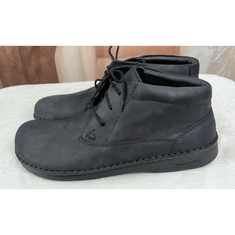 Footprints by Birkenstock Memphis Chukka Boots in Black